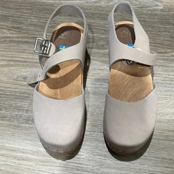 MIA Clogs - Picture 1 of 9